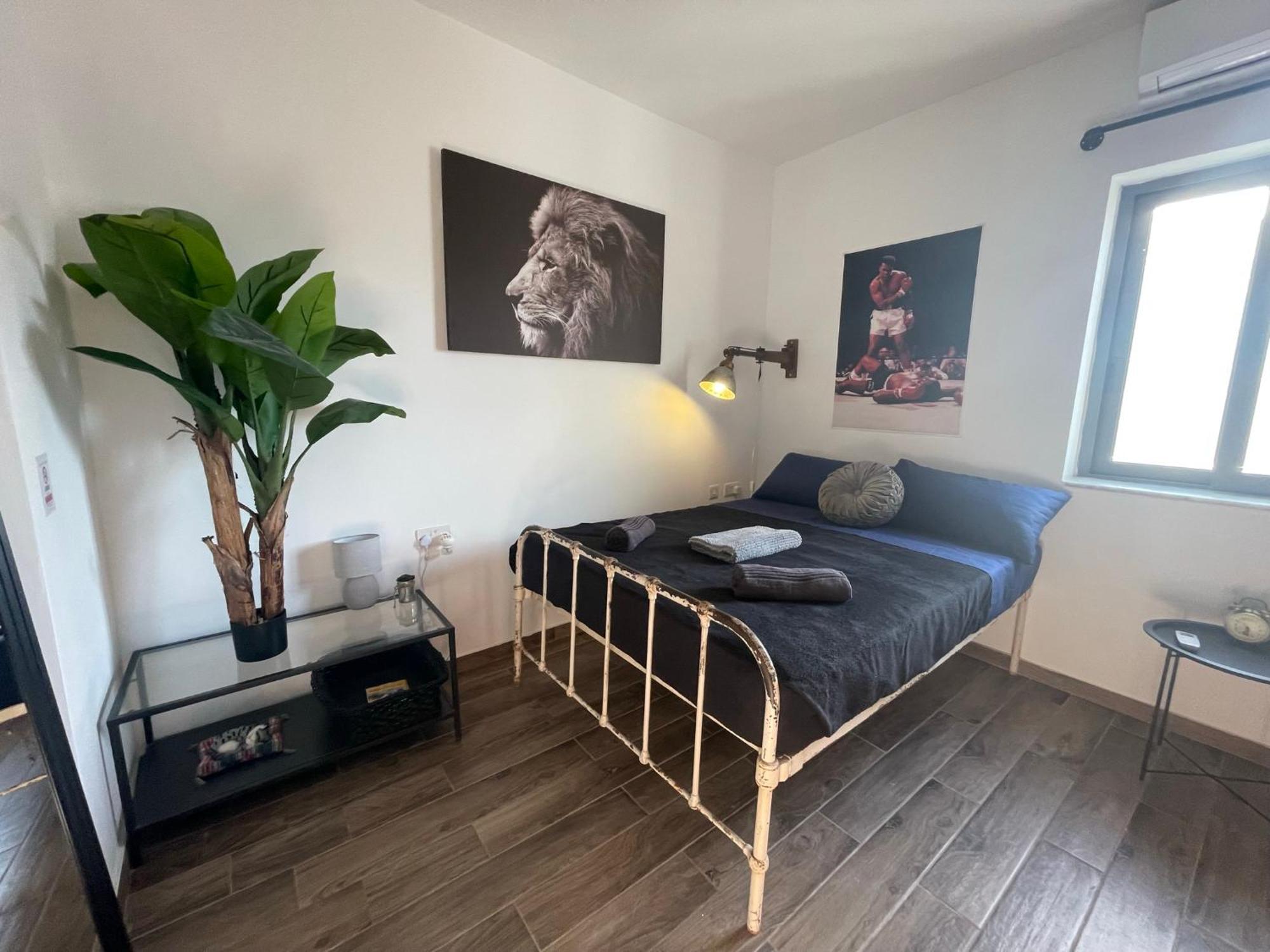 Industrial Charm Apartment St. Paul's Bay